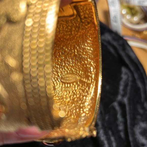 Vintage Chanel Gripoix cuff from season 25 1991 - Picture 10 of 11